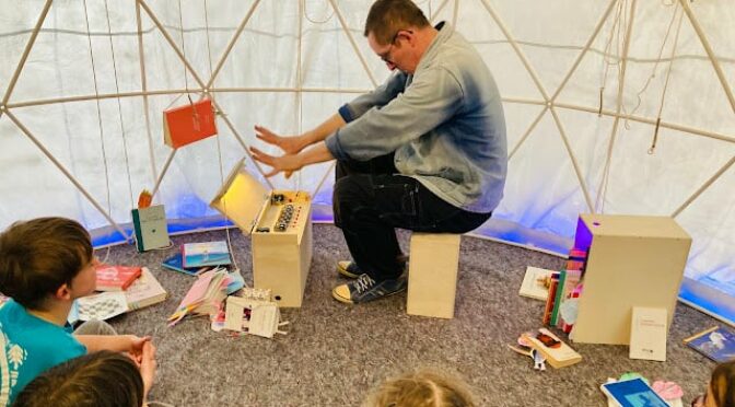 Spectacle | Parce que les vers n’ont pas besoin de pieds pour s’envoler 